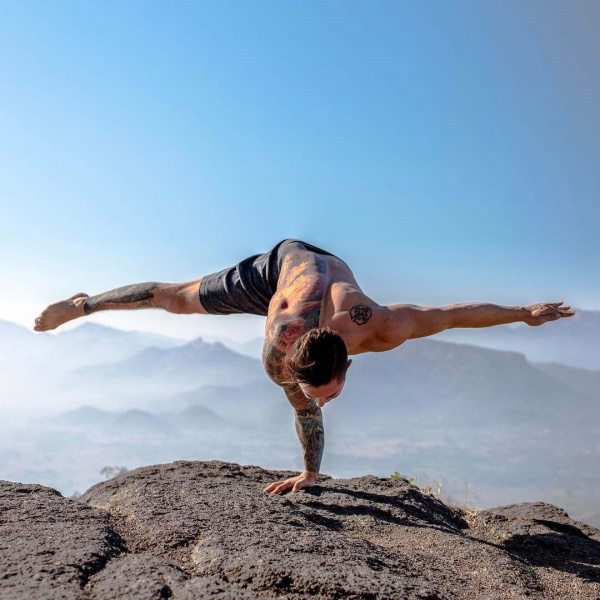 4 chìa khóa vàng giúp phái mạnh chinh phục Yoga